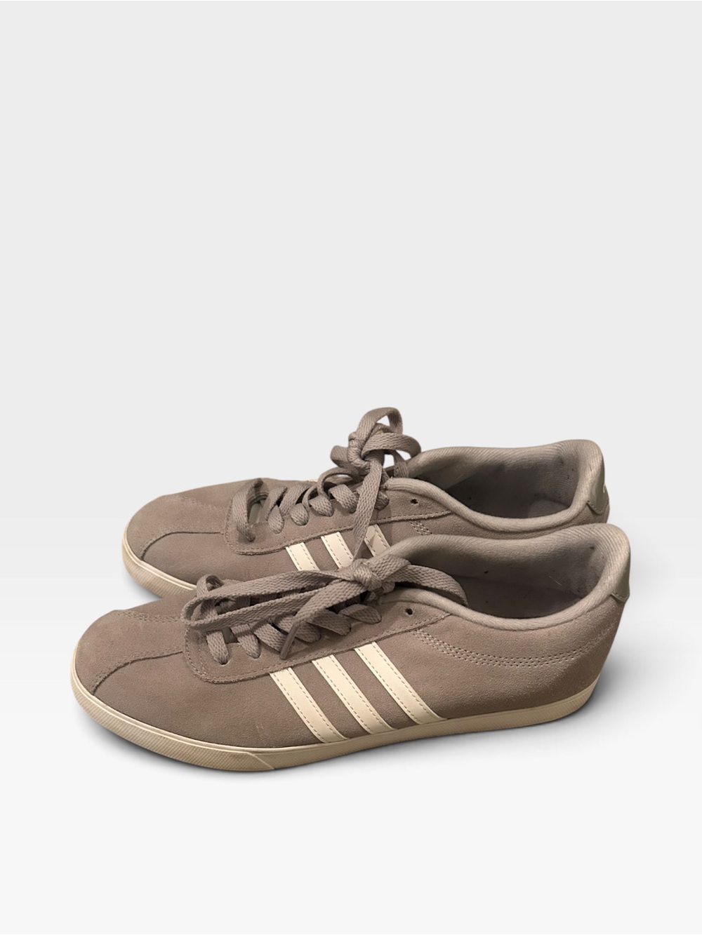 Addias gray suede size 9 Sneakers with Stripes new never worn